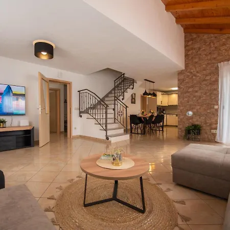 Feriehus Near Trogir Kaštel Štafilić