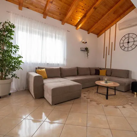 Near Trogir Feriehus Kaštel Štafilić