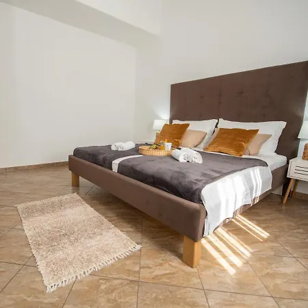 Near Trogir Feriehus Kaštel Štafilić