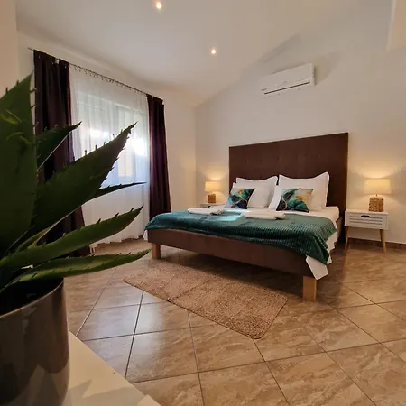 Feriehus Near Trogir Kaštel Štafilić