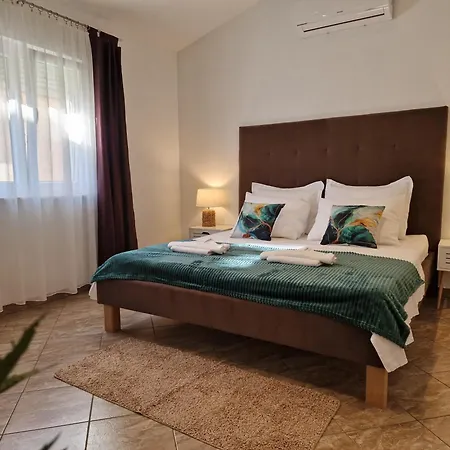 Feriehus Near Trogir *