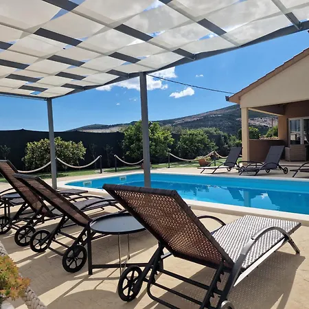 Holiday home Near Trogir Kastel Stafilic